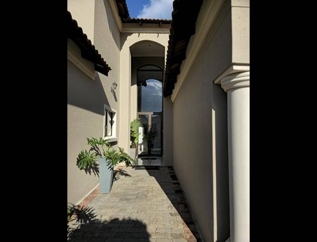 5 BEDROOM PROPERTY TO RENT IN MIDSTREAM ESTATE